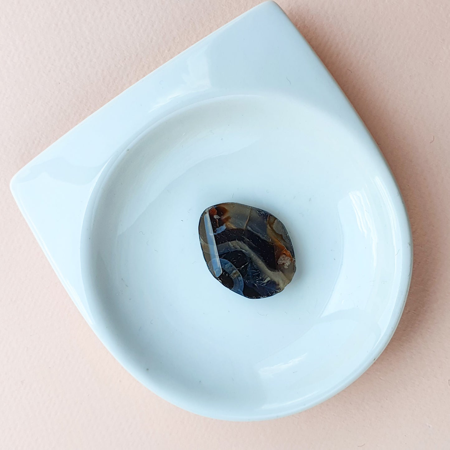 Maxipiedras exóticas: Nugget de ágata sakura negra con flores 30x21mm