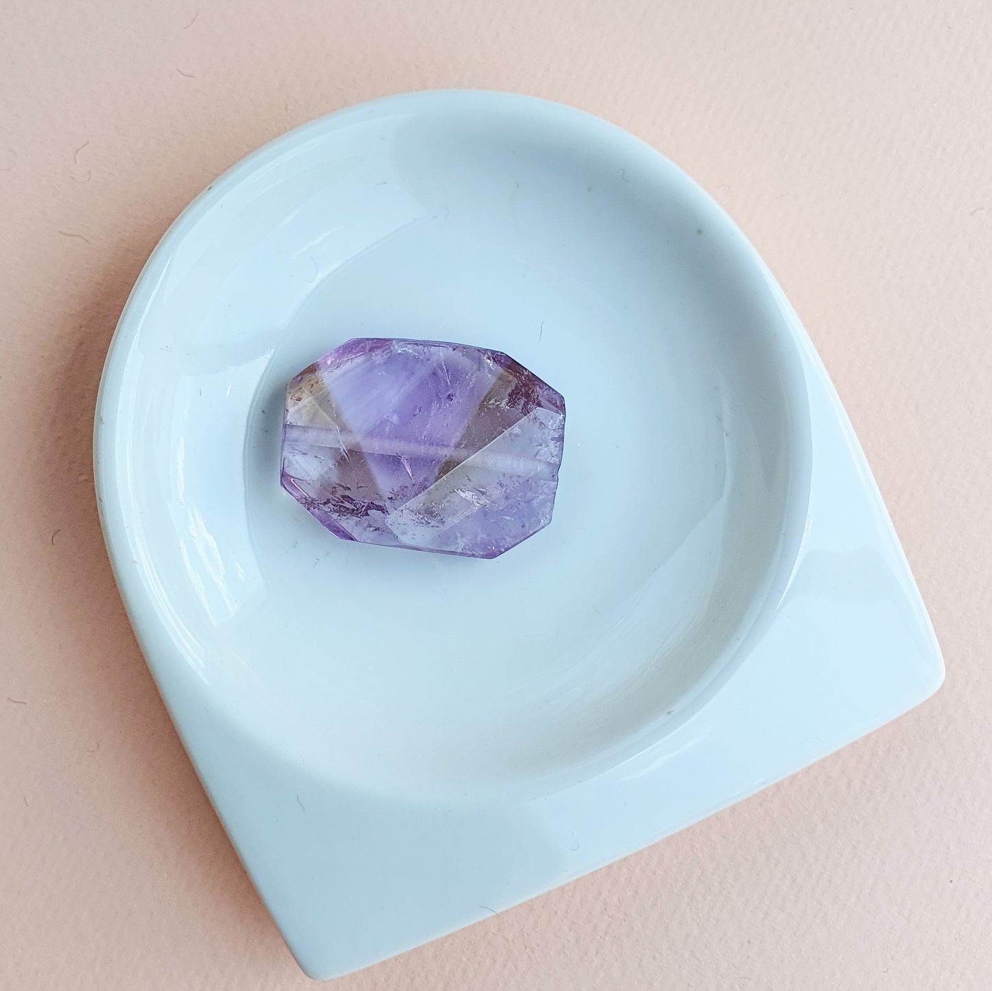 Maxipiedras exóticas: Nugget de amatista facetada 31x23mm