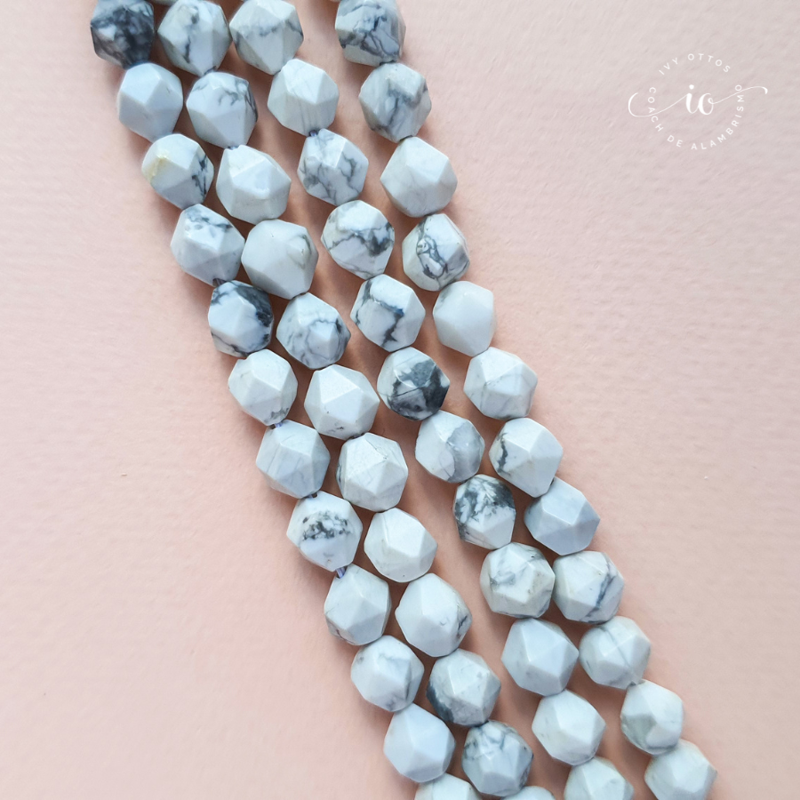 Piedras naturales: Howlita hexagonal 6mm