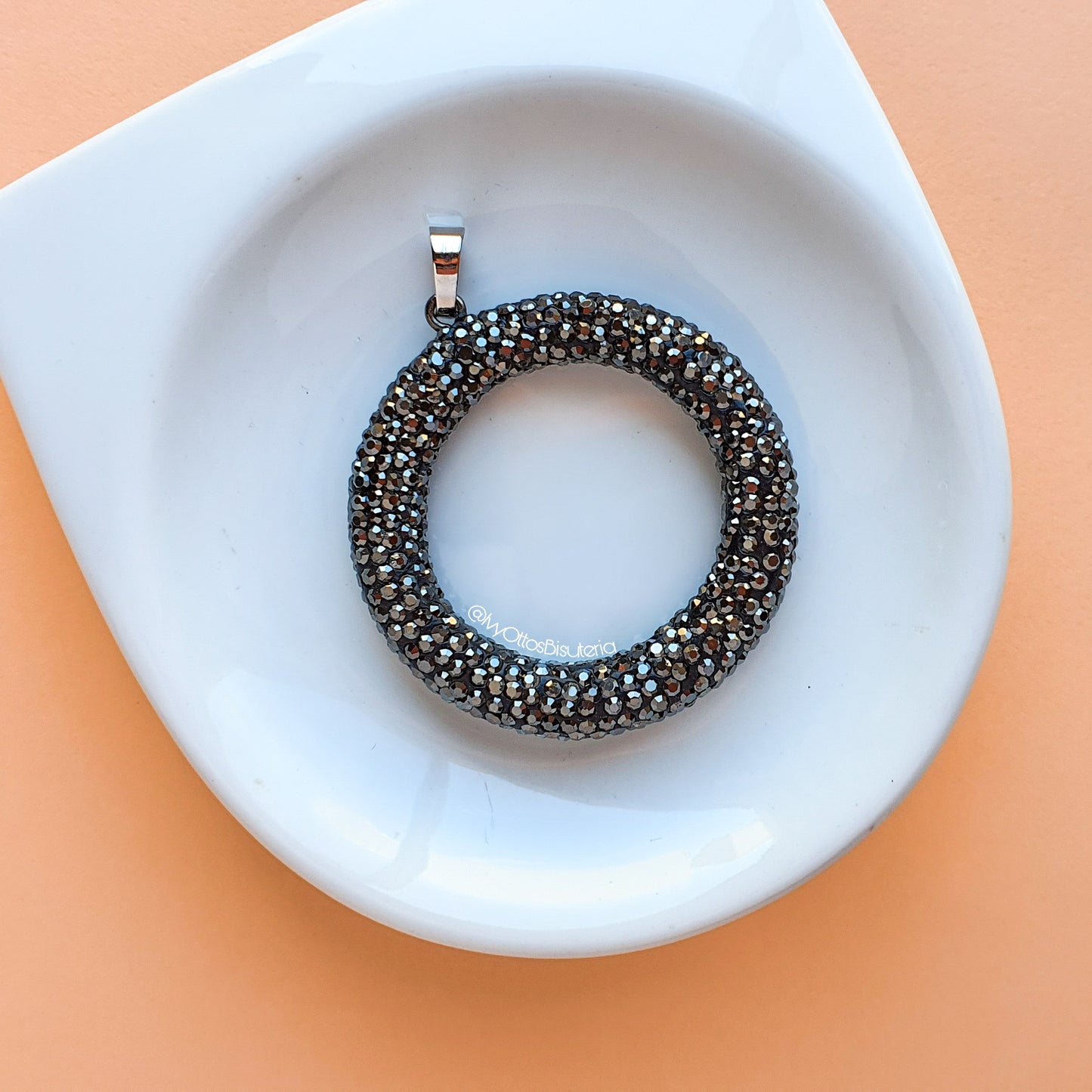 Espinela: Dije de silueta de círculo plomo 42mm